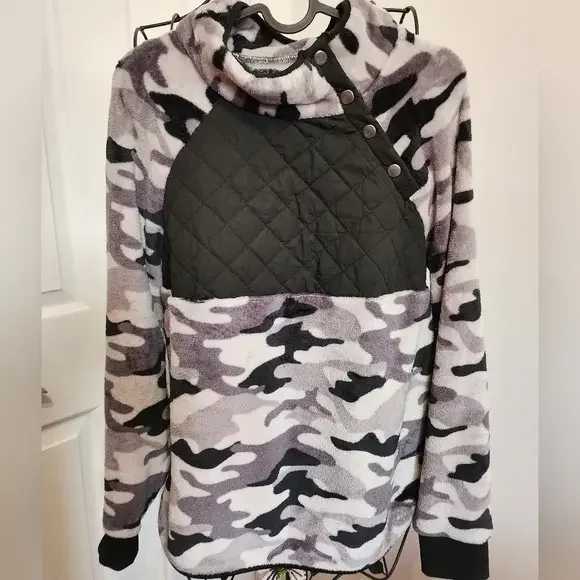 NWOT camo fuzzy sweater - Picture 1 of 3